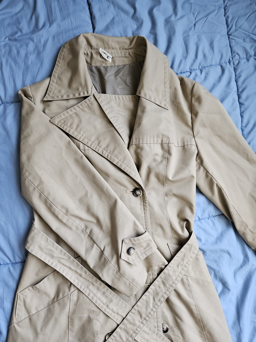Classic Beige Trench Coat - Womens